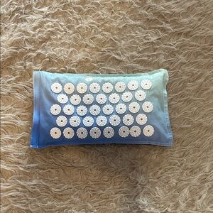 NWOT Yoga Wake-up Blue and White Acupuncture Pillow